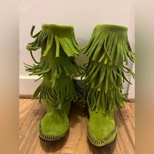 Minnetonka 3 layer fringe boots size 9